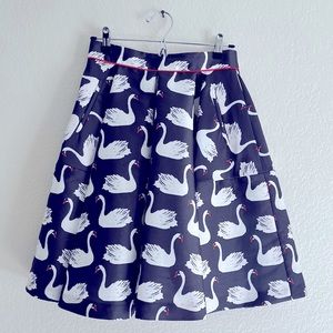 RENEEVON Swan Volume Pleated Skirt w/Pockets